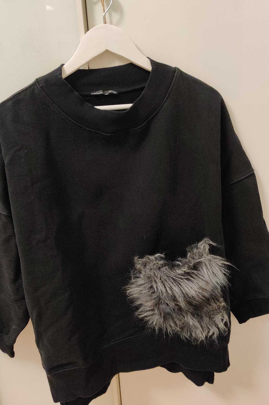 SWEATSHIRT WITH TEXTURED POCKET - Image 2
