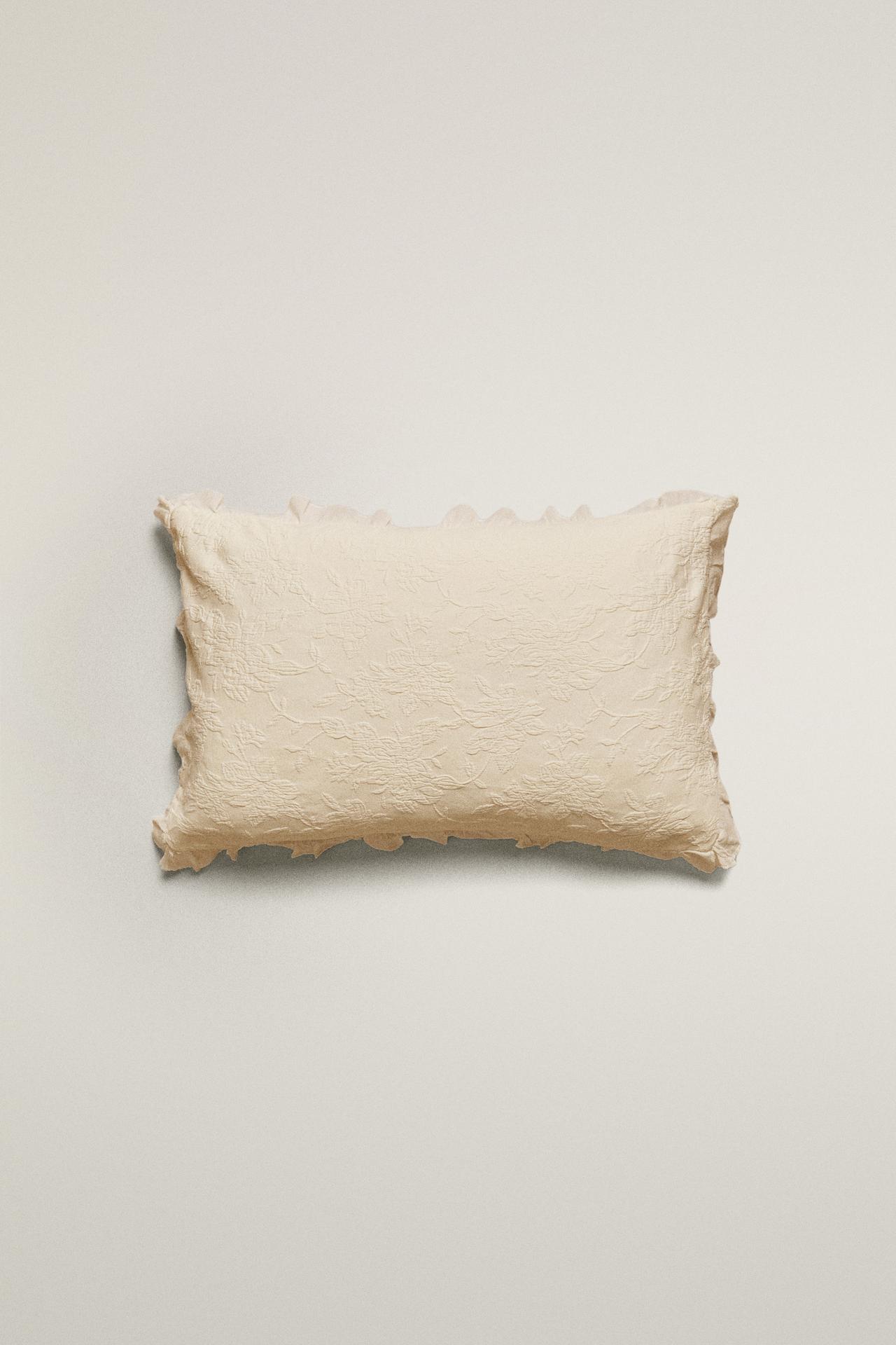 JACQUARD CUSHION COVER WITH RUFFLE — Beige