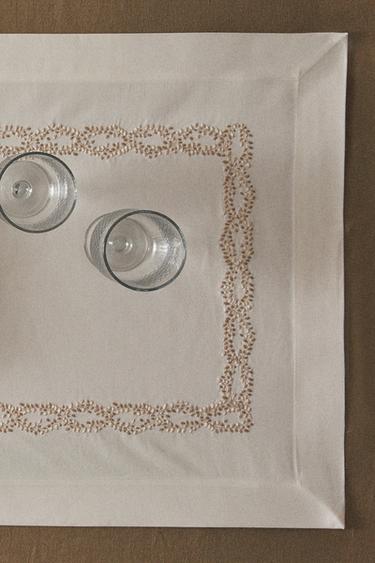EMBROIDERED SATEEN TABLE RUNNER - Ecru by Zara