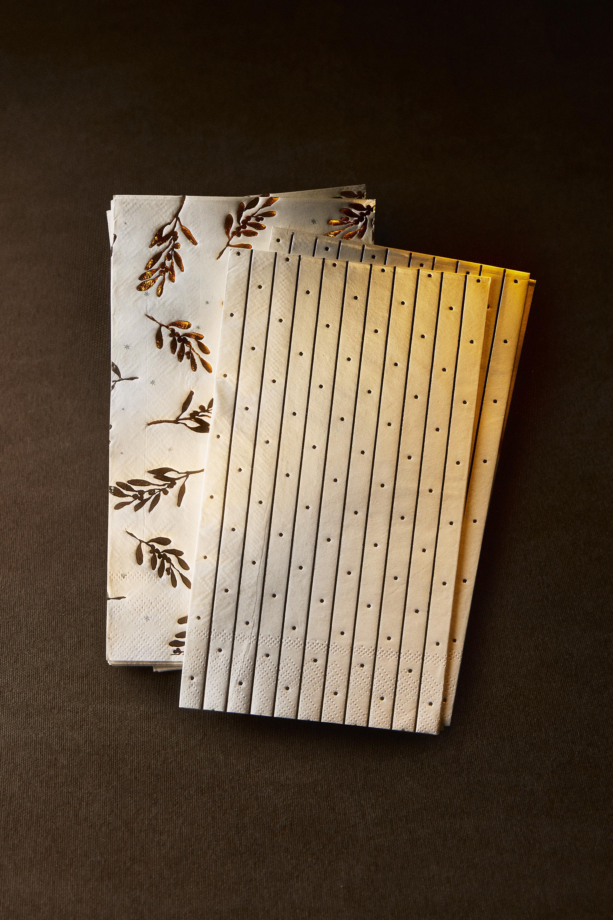 LEAF AND STRIPE PAPER NAPKINS (PACK OF 30)