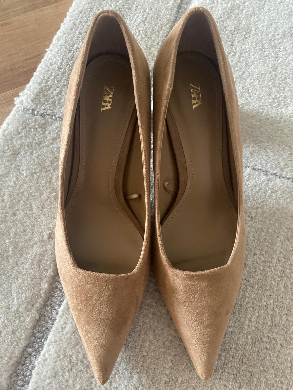 SUEDE BLOCK HEELS - Image 2