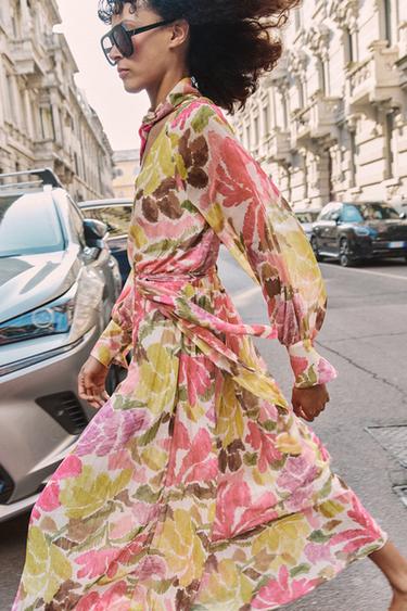 ROBE IMPRIMÉE FLEURIE AVEC CEINTURE À NŒUD - Multicolore de Zara - Image 6