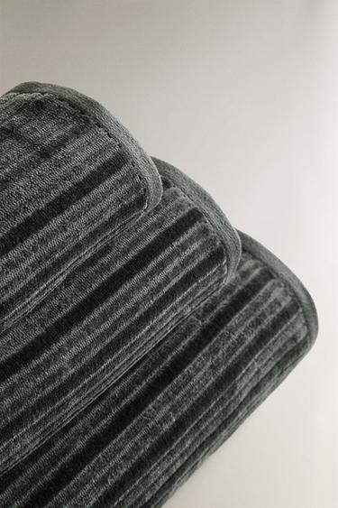 TEXTURED STRIPED VELOUR BATH TOWEL - Dark green by Zara - Image 1