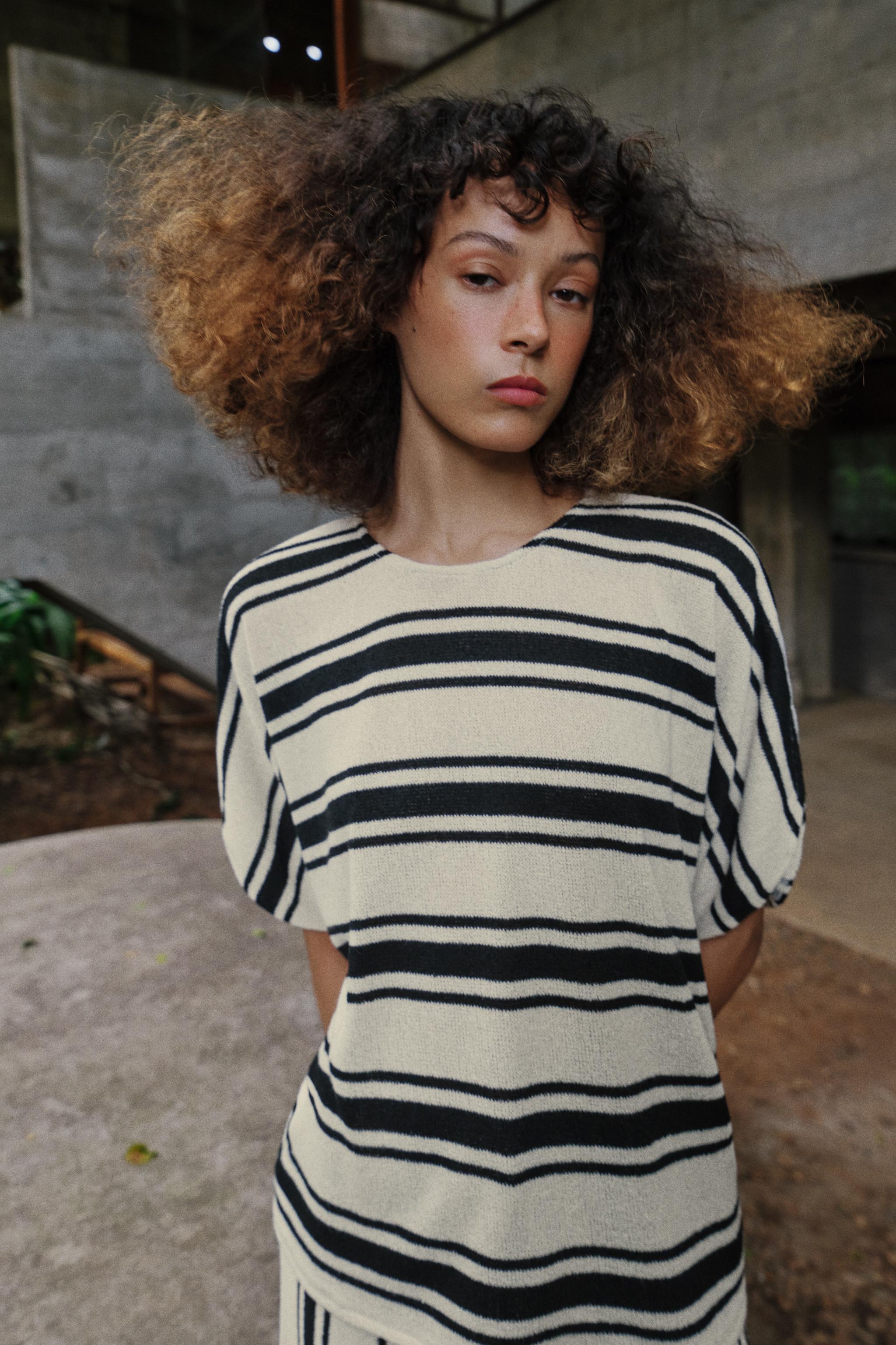 RUSTIC CAPE SLEEVE TOP — Ecru / Black