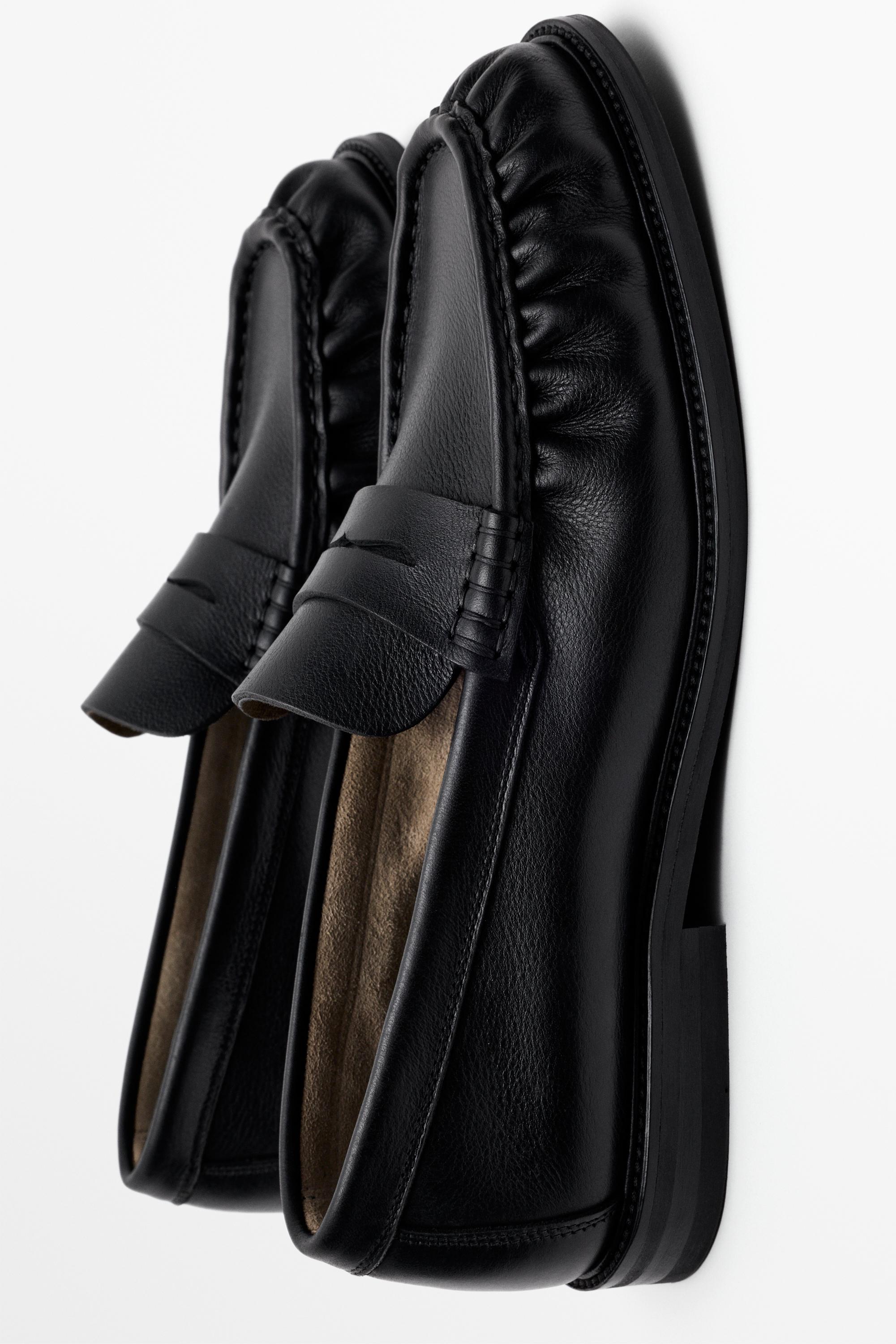 Shirred split suede leather loafer