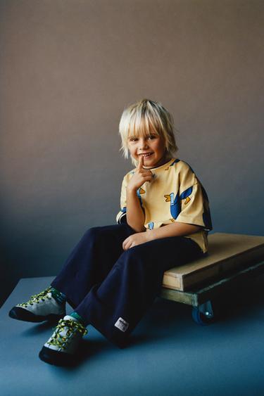 ФУТБОЛКА С ПРИНТОМ «УТКИ» — МЯГКИЙ ЖЕЛТЫЙ от Zara