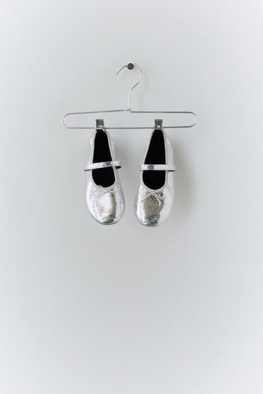 GIÀY BÚP BÊ MÀU ÁNH KIM - Màu bạc từ Zara