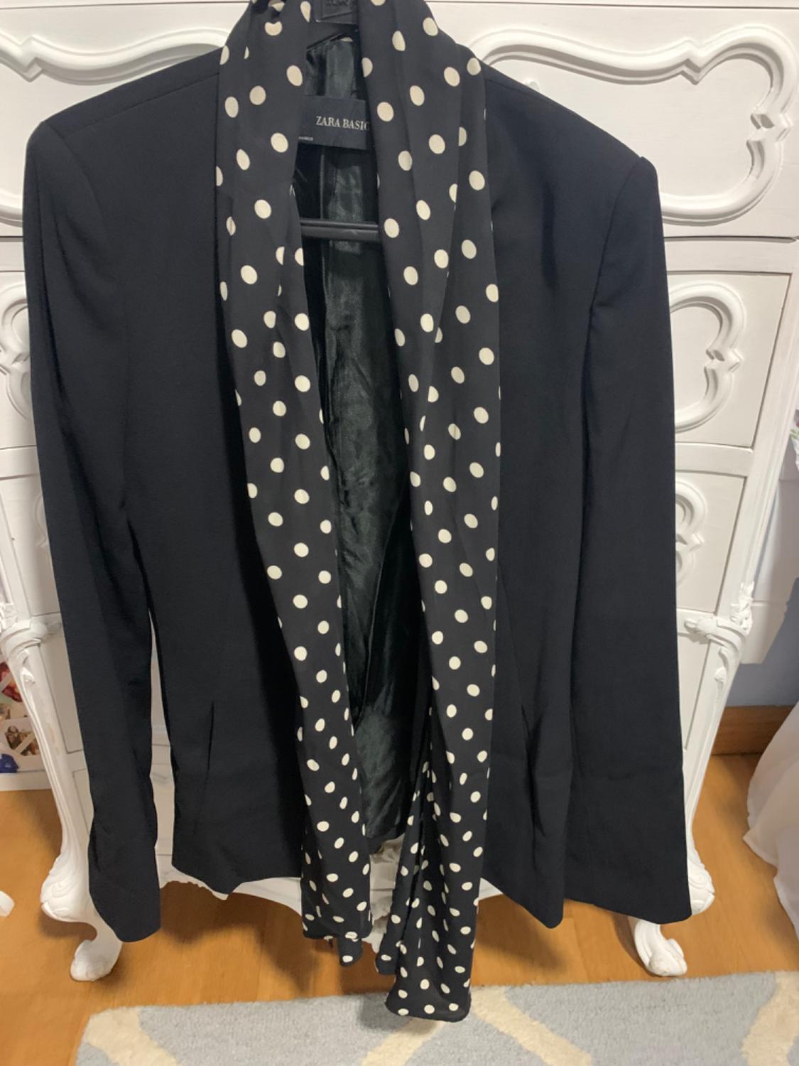 BLAZER WITH POLKA DOT SCARF