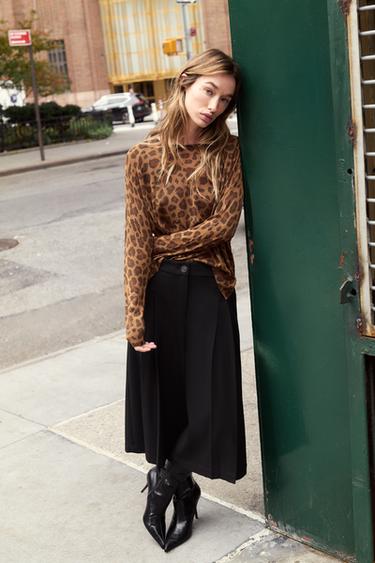 سترة محاكة رفيعة بطبعة حيوانات - نمر الخاص بـ Zara