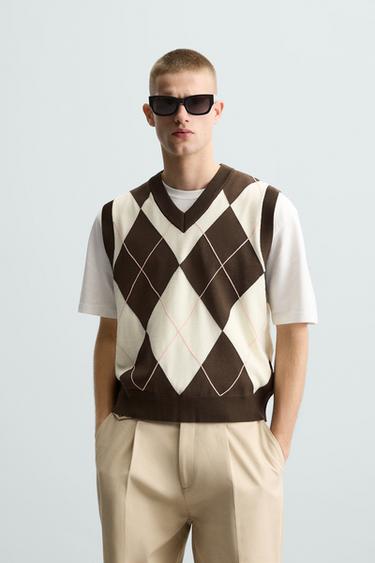 CHALECO PUNTO JACQUARD ROMBOS - Marrón de Zara