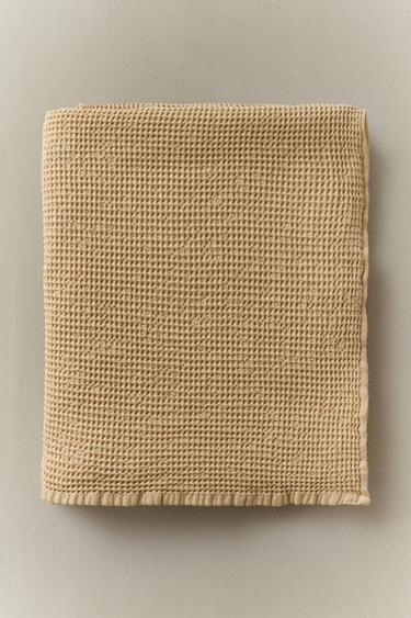 TEXTURED WAFFLE-KNIT BATH TOWEL - Beige by Zara - Image 4
