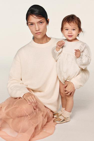 Zaras SPARKBYXA MED BRODERADE BLOMMOR - Naturfärg