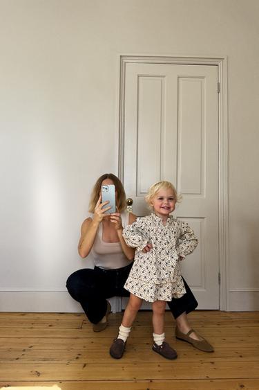 CHEMISE À FLEURS AVEC VOLANTS - Écru de Zara