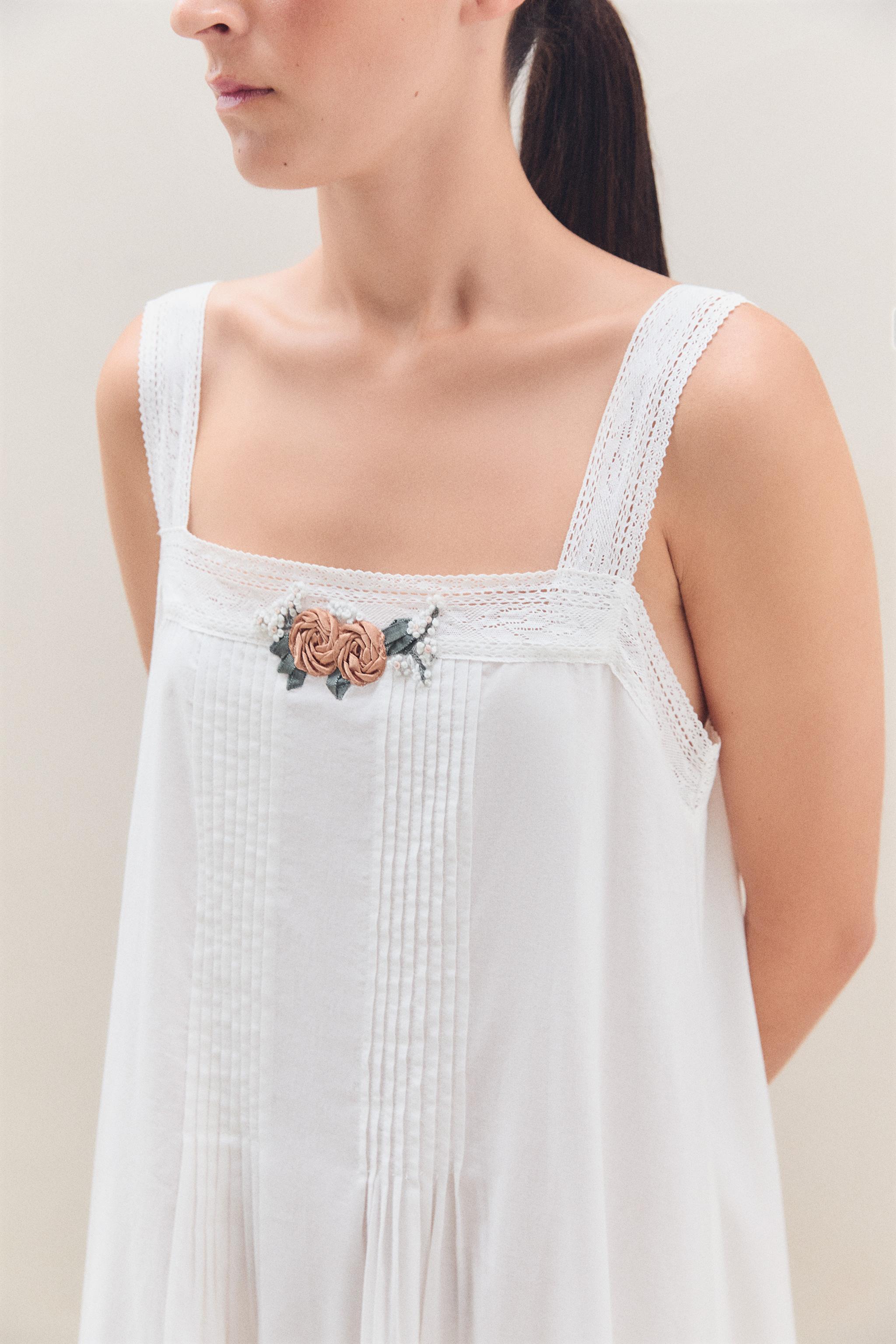 COTTON PINTUCK FLORAL NIGHTGOWN