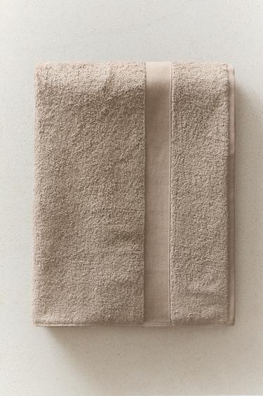 PREMIUM COTTON BATH TOWEL (600 GXM²) - Dark beige by Zara