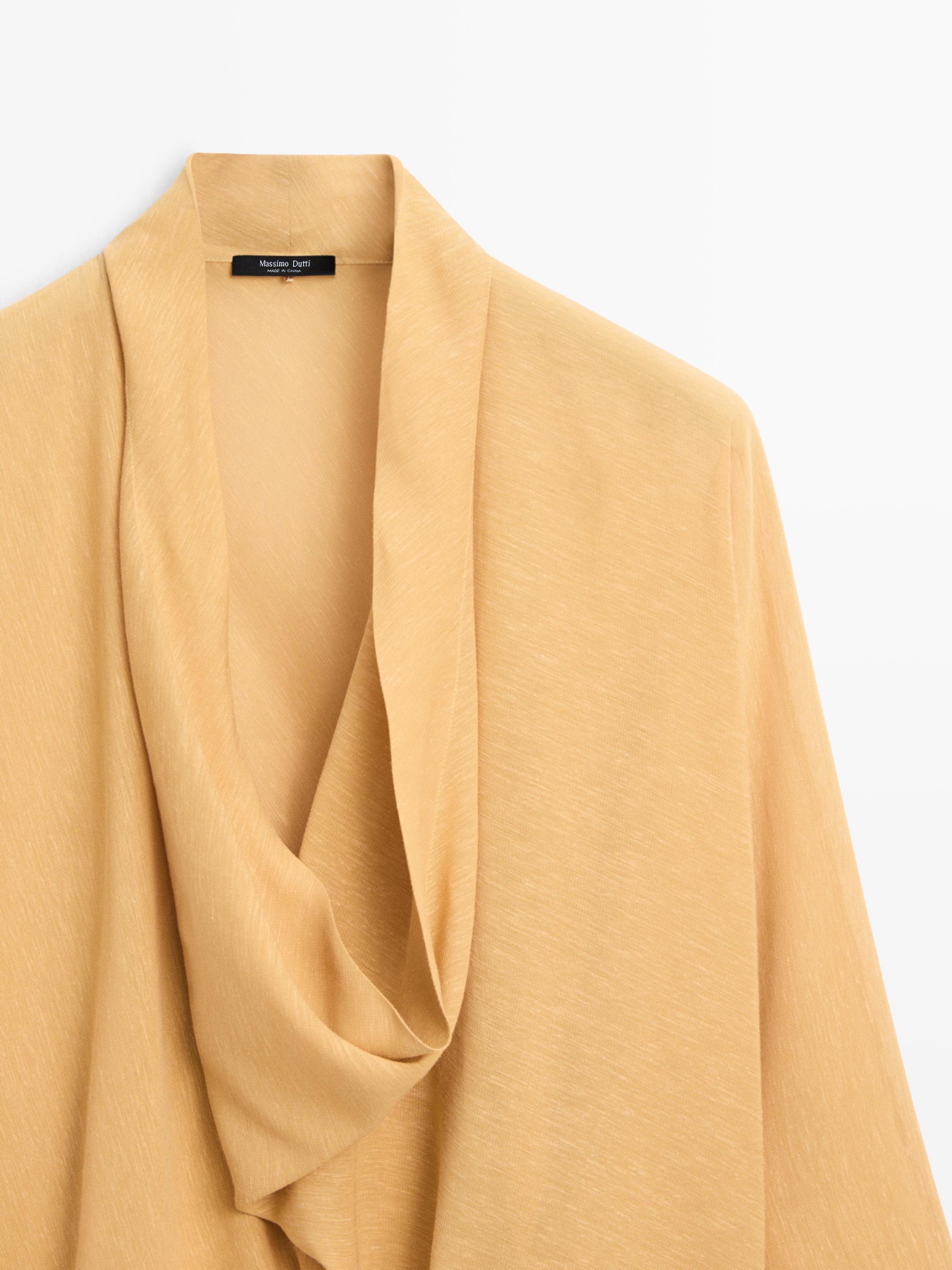Blouse fluide à décolleté drapé