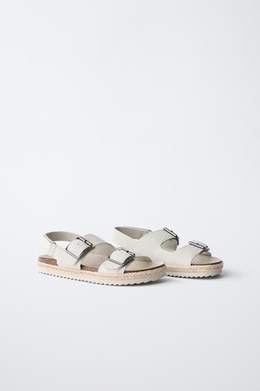 SANDALES EN CUIR À BOUCLES - Blanc écru de Zara - Image 1