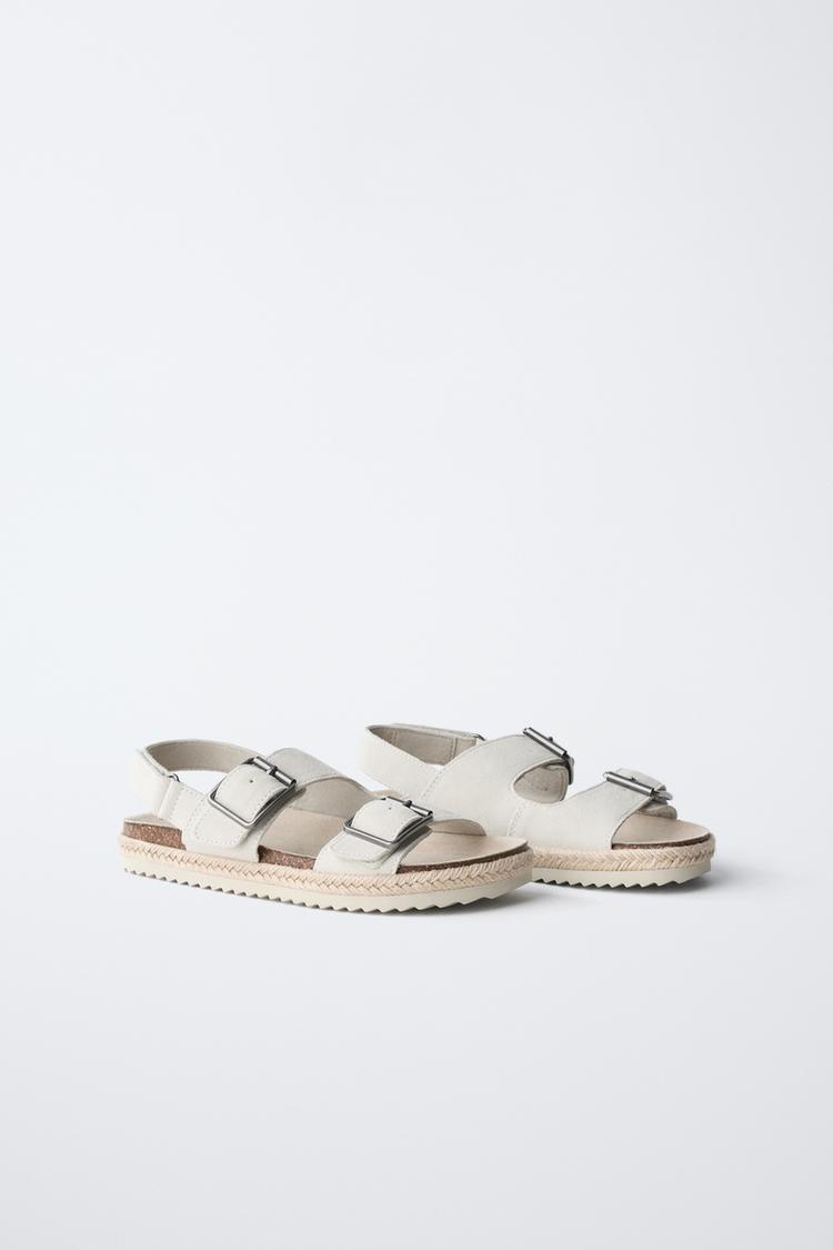 SANDALIAS DE CUERO CON HEBILLAS 2