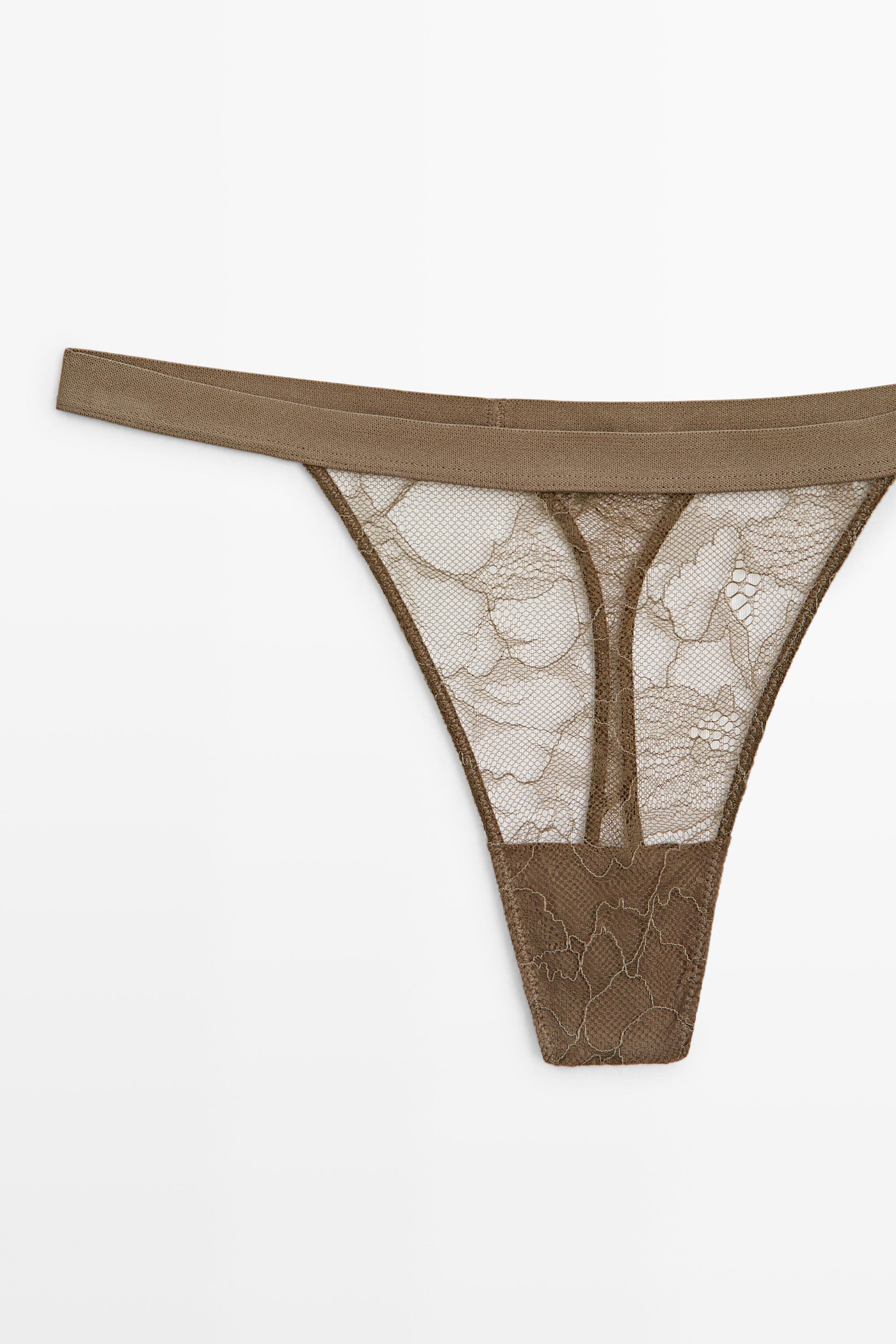 String en dentelle florale