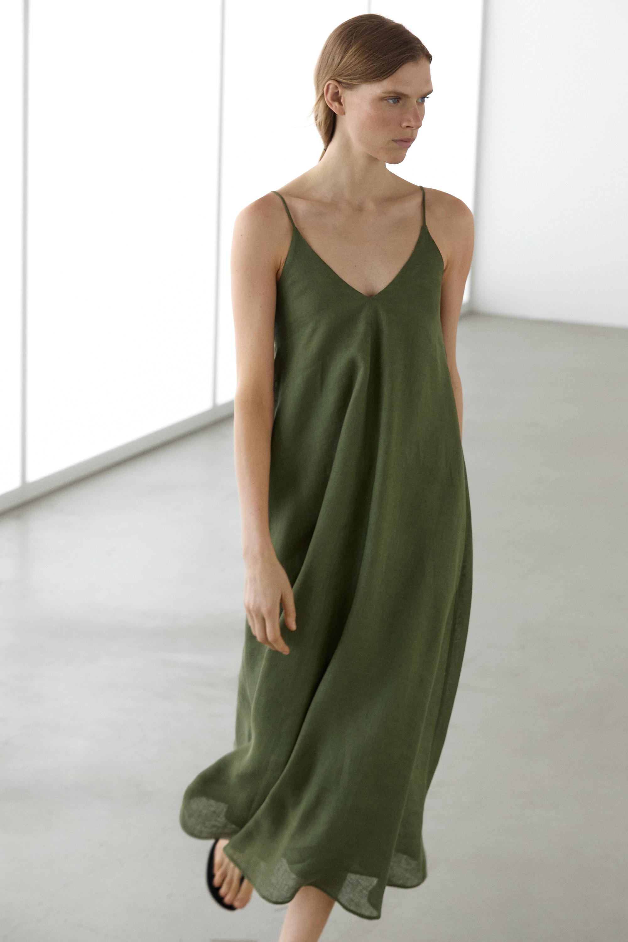 Flowing midi dress with thin straps — Green