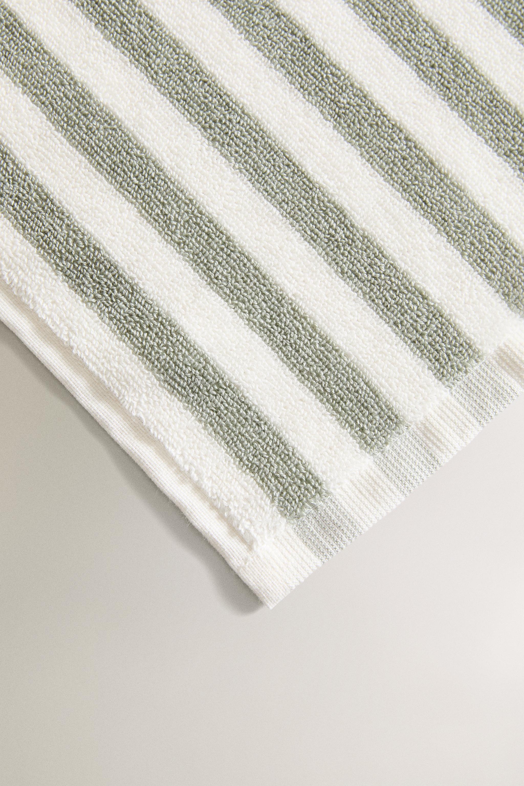 COLORED STRIPE BATH TOWEL
