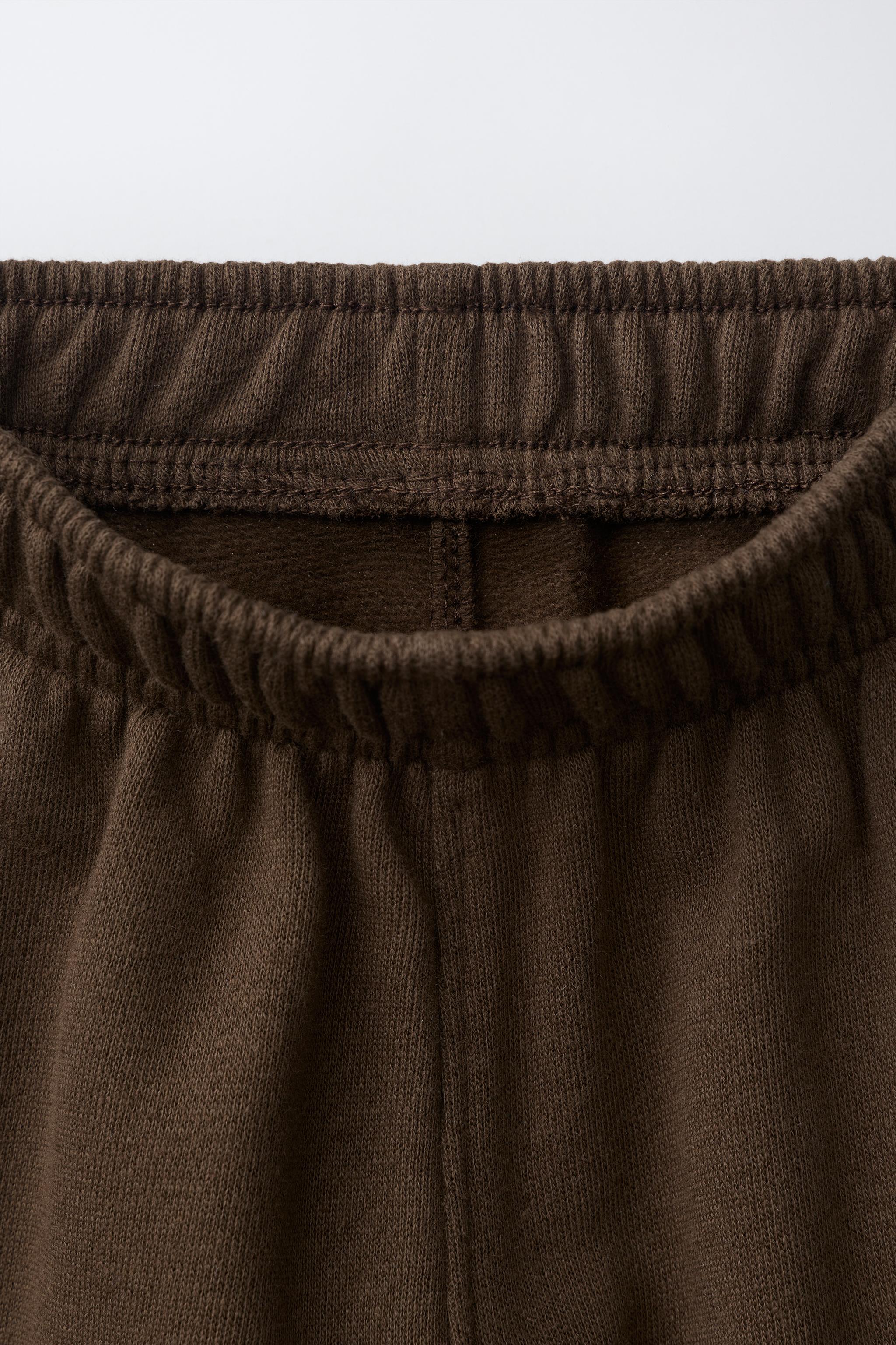 PANTALON BARREL EN MOLLETON BRODÉ