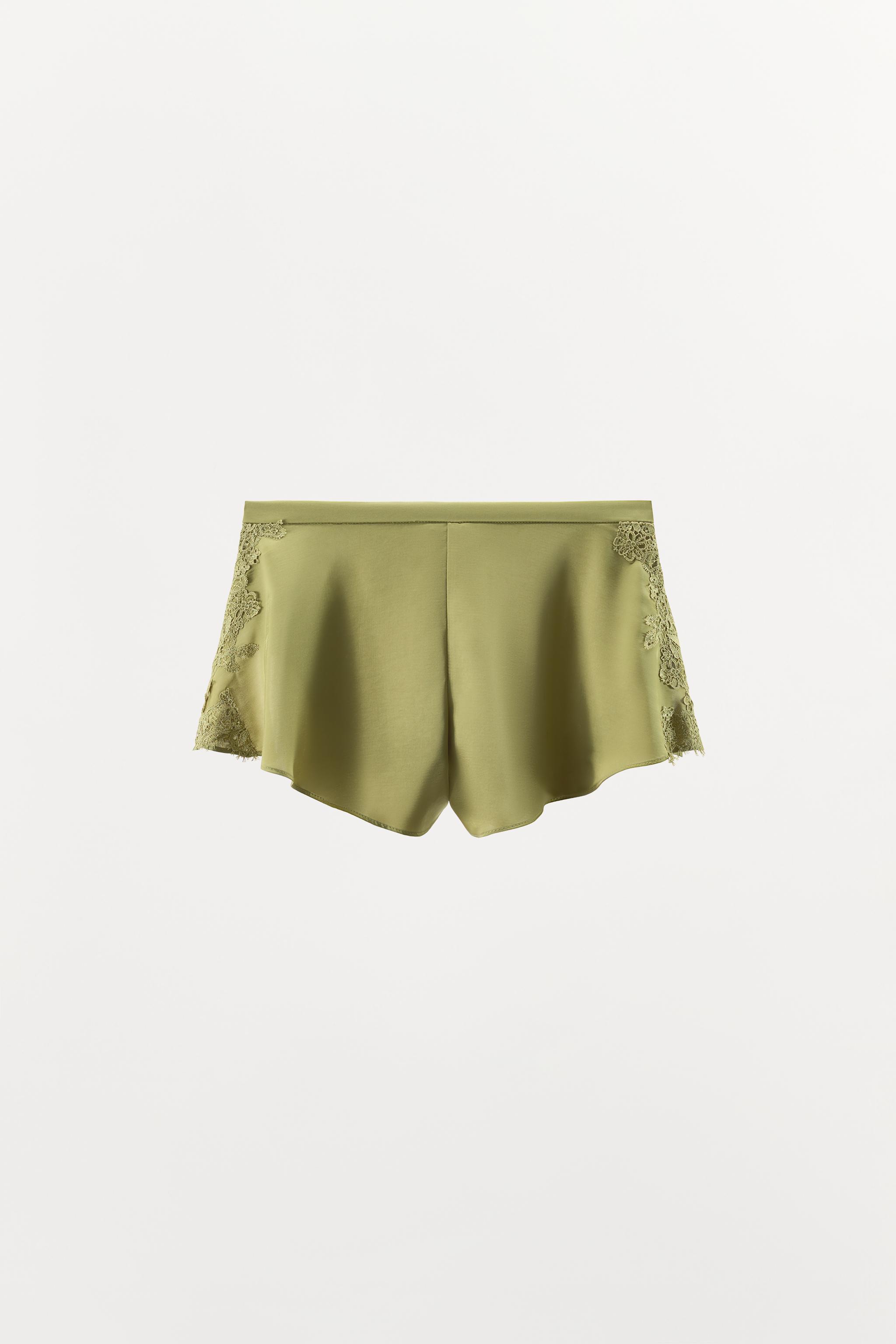 SHORT EN SATIN ET DENTELLE