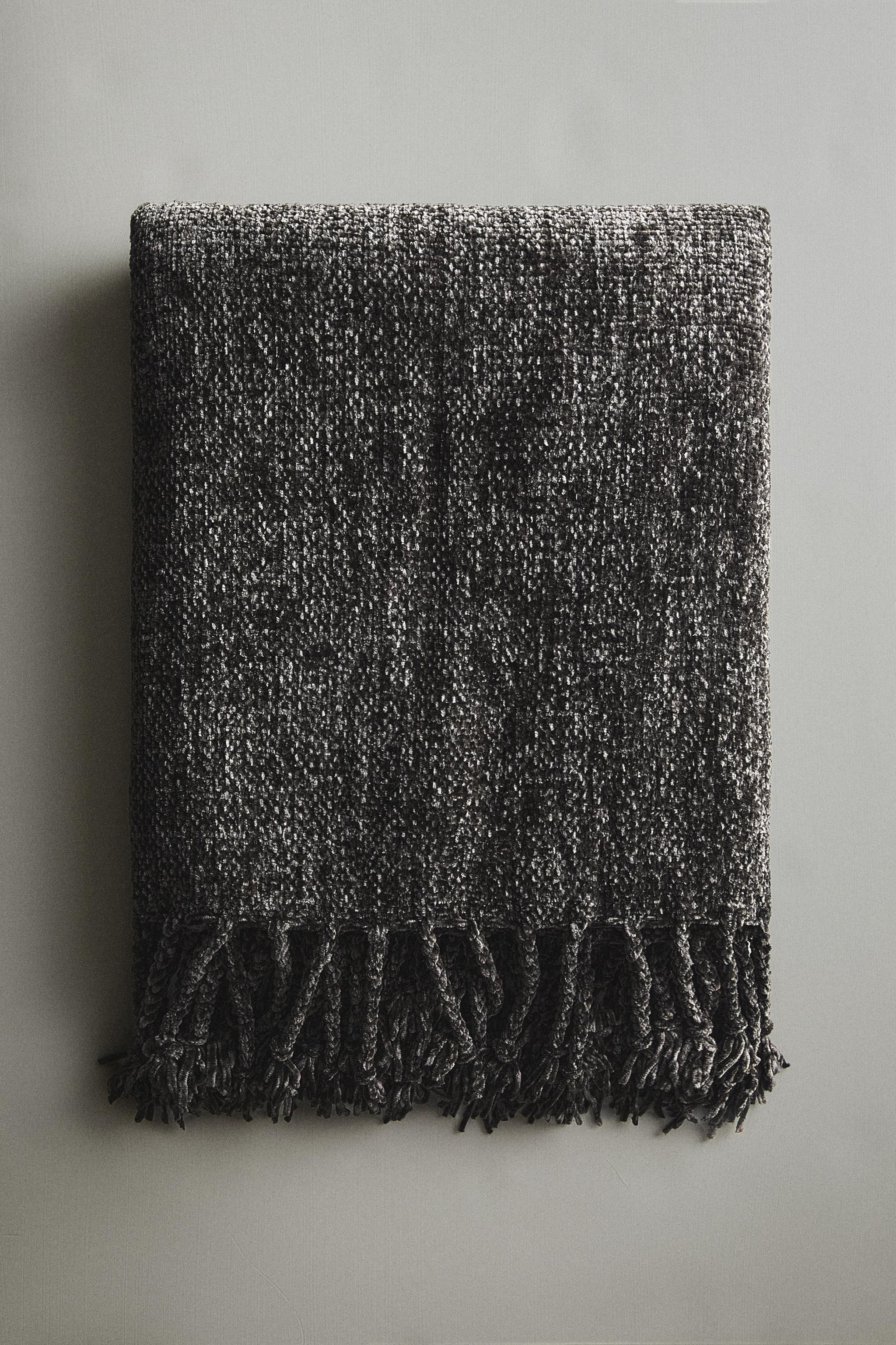 CHUNKY CHENILLE BLANKET