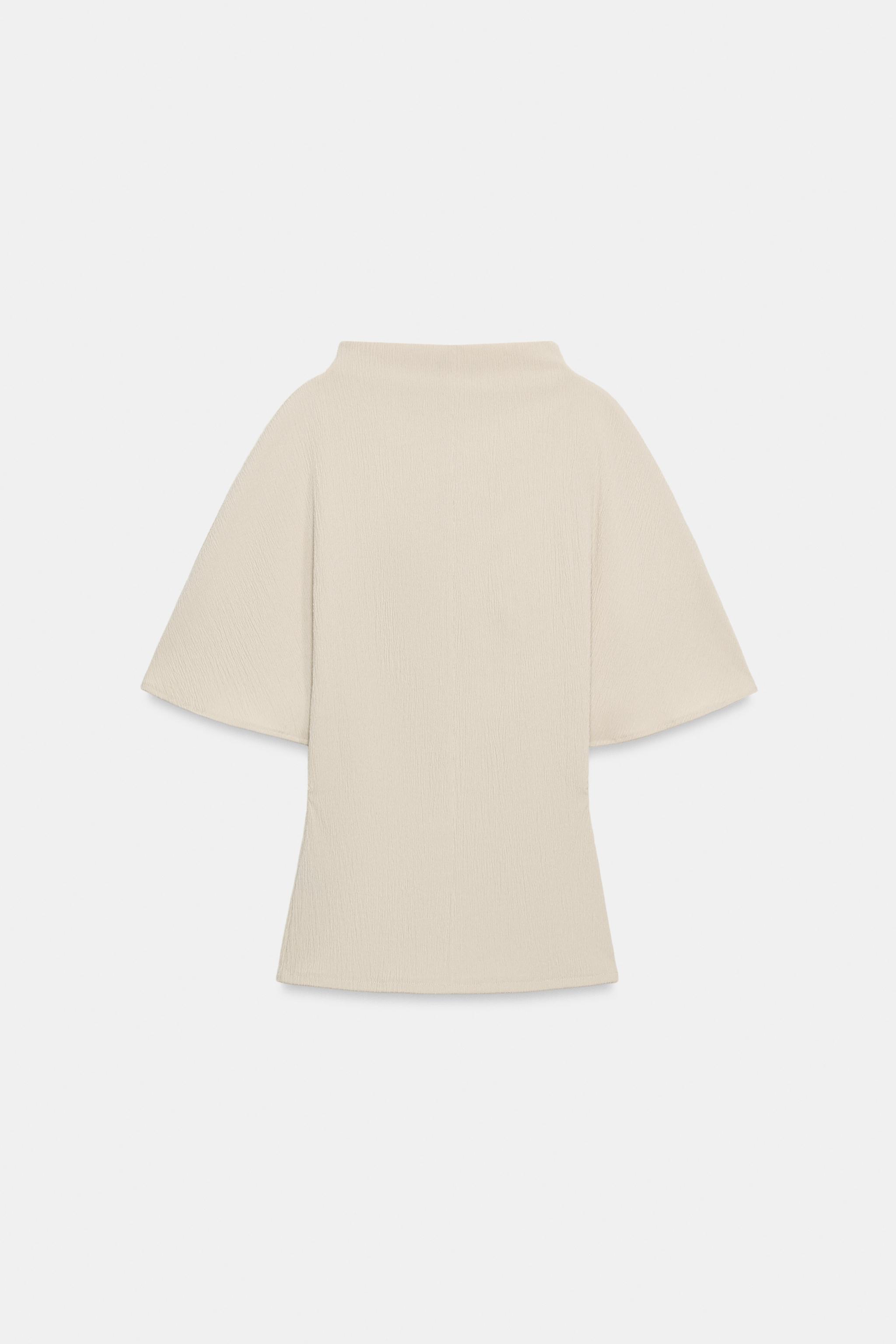PLEATED TEXTURED TOP