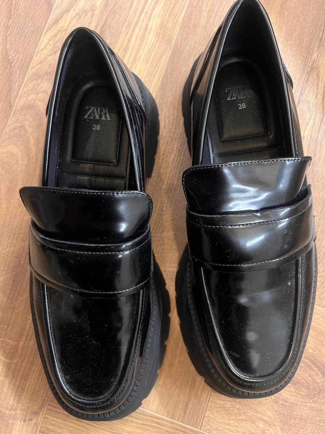CHUNKY LOAFERS IN BLACK