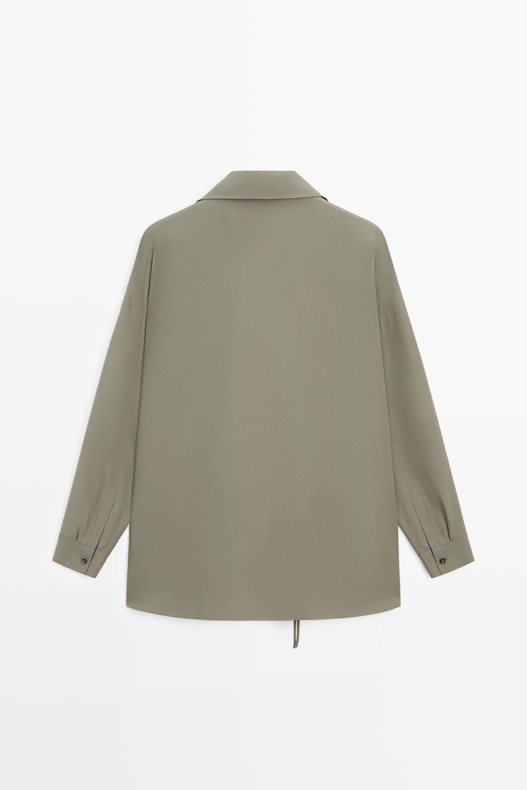 Flowing shirt with button detail
