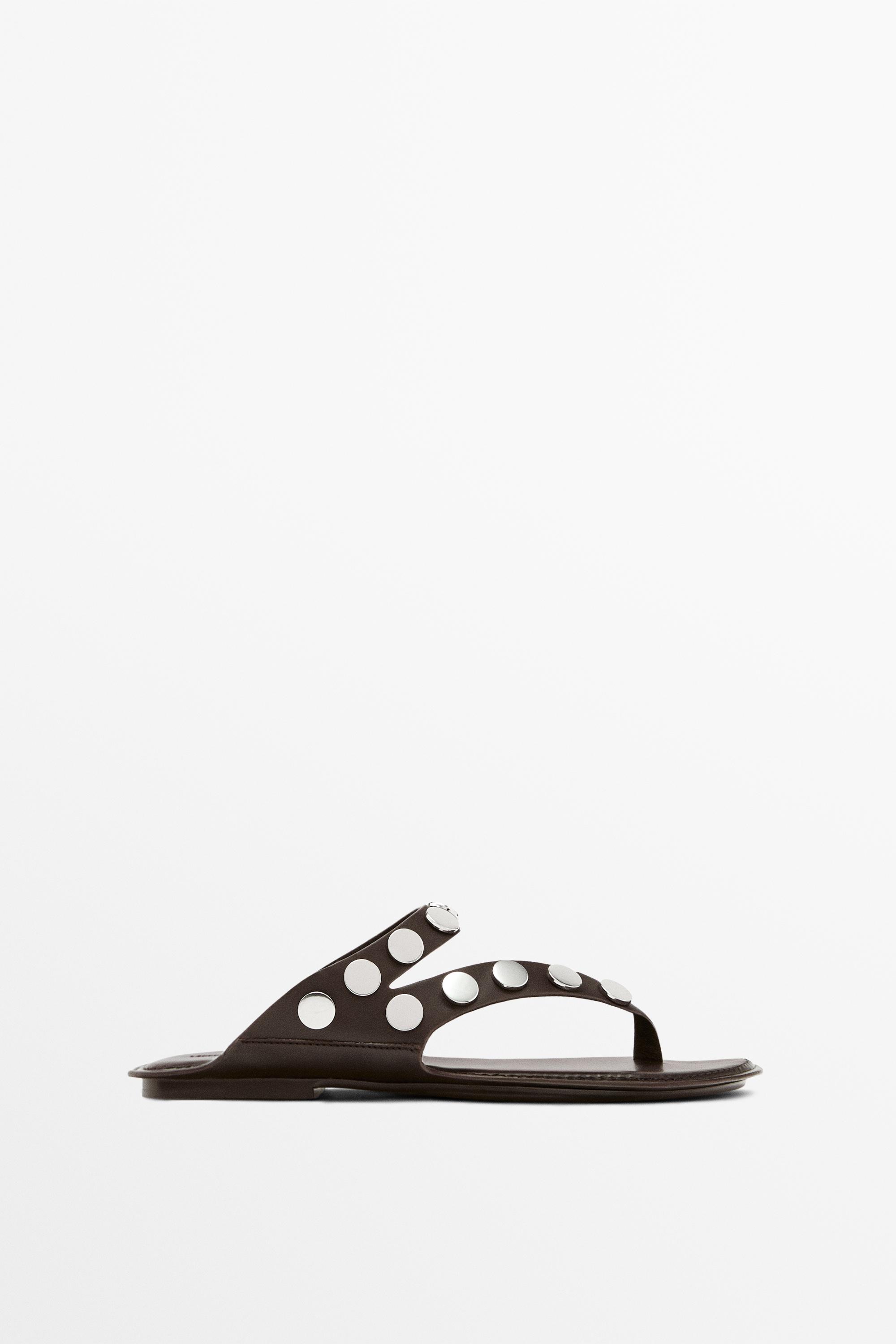 Leather sandals with studs