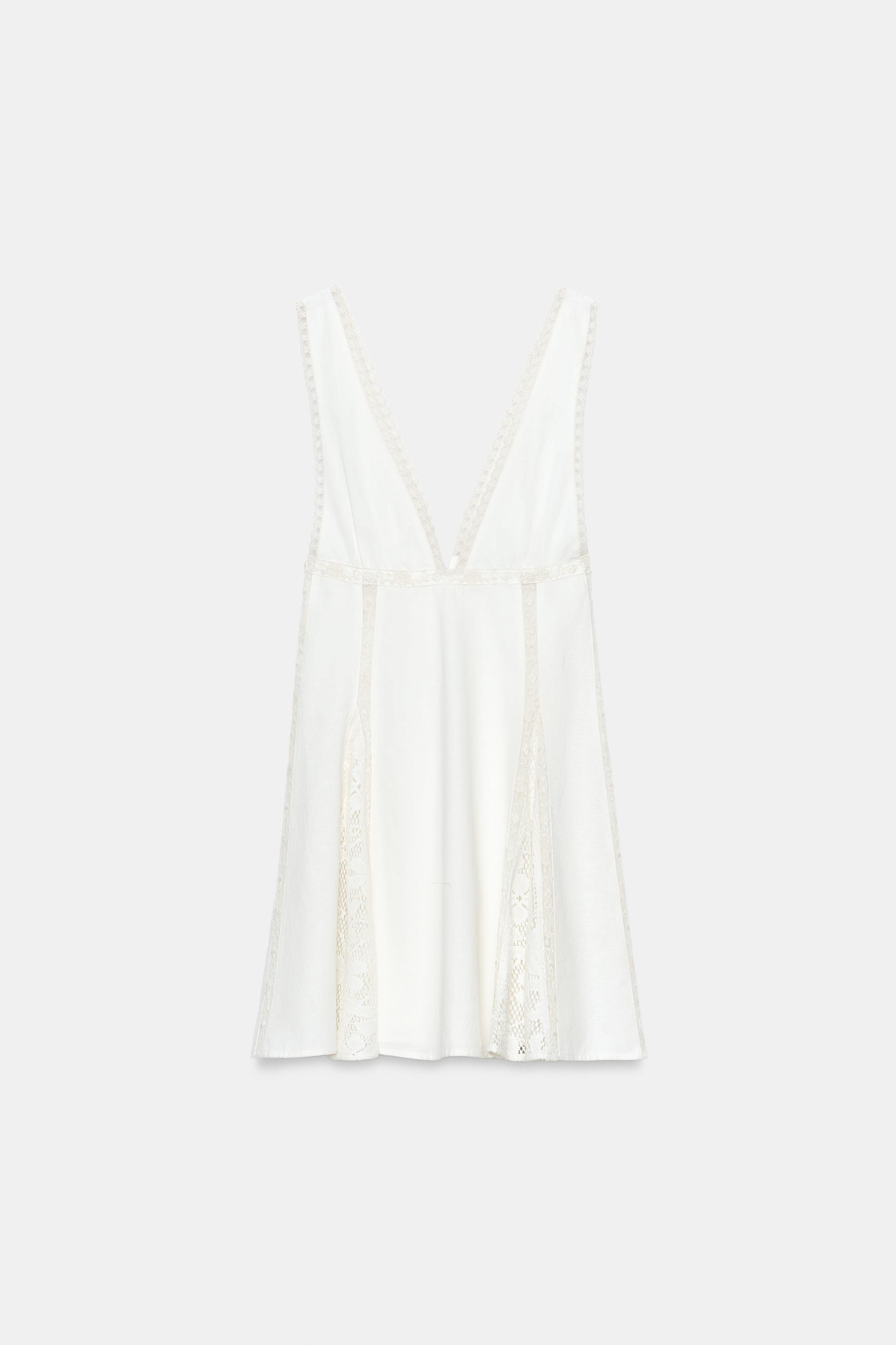 ROBE COURTE À VOLANTS EN DENTELLE