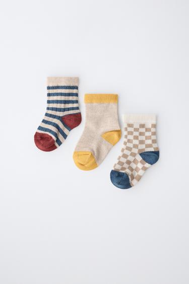 PACK TRES CALCETINES CORTOS RAYAS Y CUADROS - Multicolor de Zara