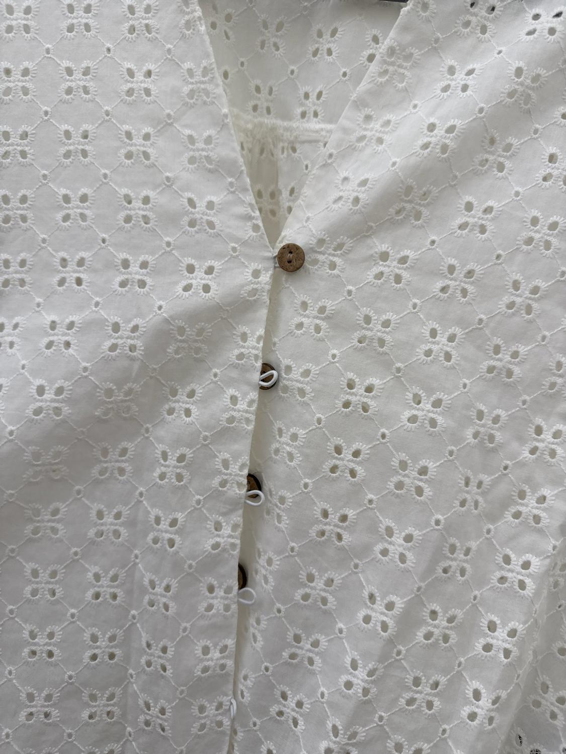 SHORT SHIRT WITH CUTWORK EMBROIDERY - Image 3