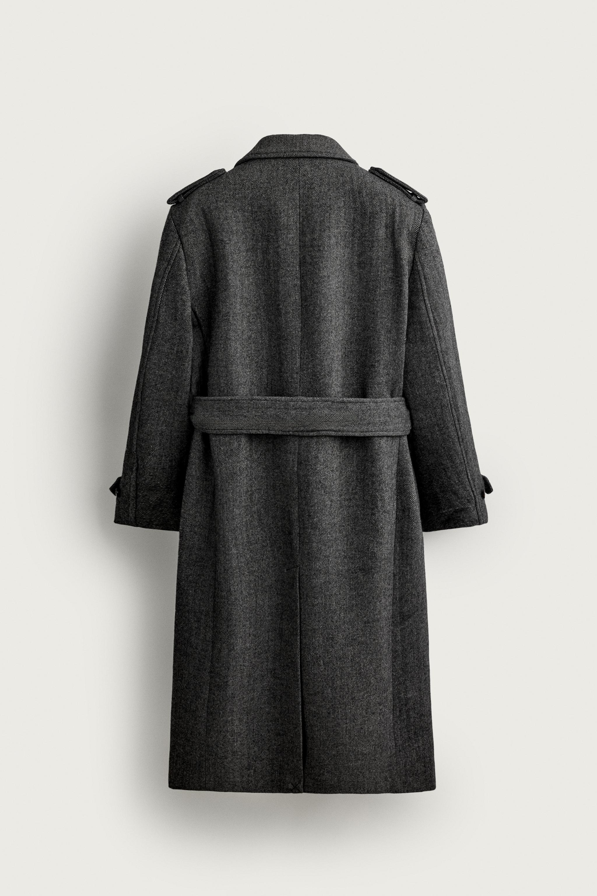 MANTEAU À BOUTONNAGE CROISÉ AVEC LAINE ET CEINTURE