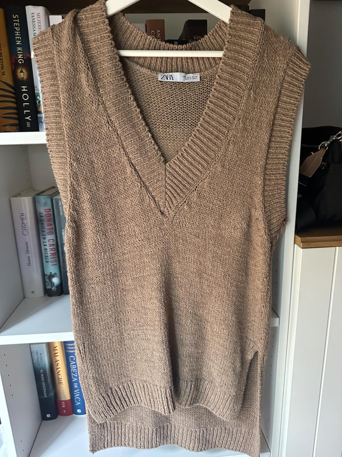 KNIT WAISTCOAT WITH VENTS
