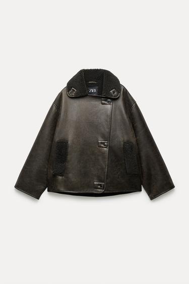 Quedan pocas unidades en Zara: la chaqueta estilo Chanel rebajada que  respira lujo silencioso (por menos de 26€)