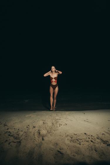 BAÑADOR BANDEAU PIEZAS ESPIRAL - Marrón de Zara