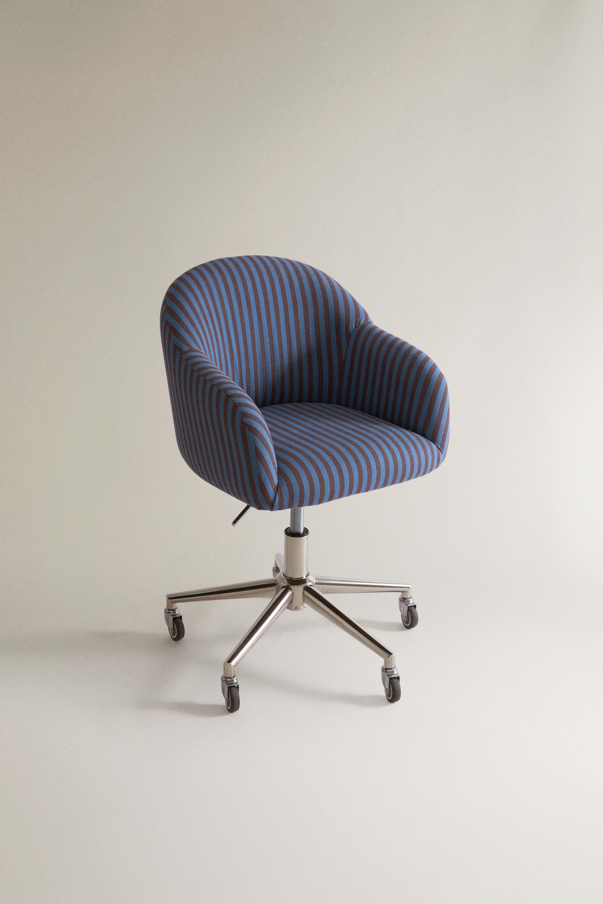 CHILDREN’S ROTATING DESK CHAIR — Bluish