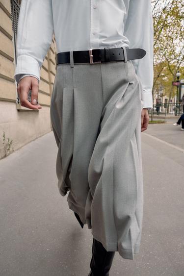 SHORT LONG À PINCES - Gris perle de Zara - Image 1