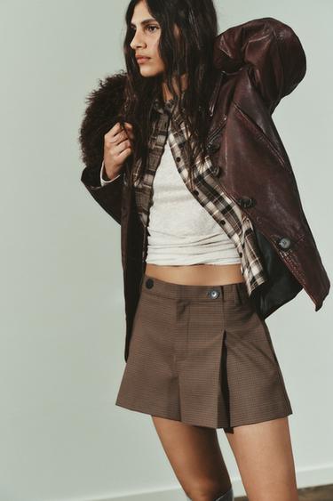 SHORTS PLIEGUES BOTONES - Khaki de Zara