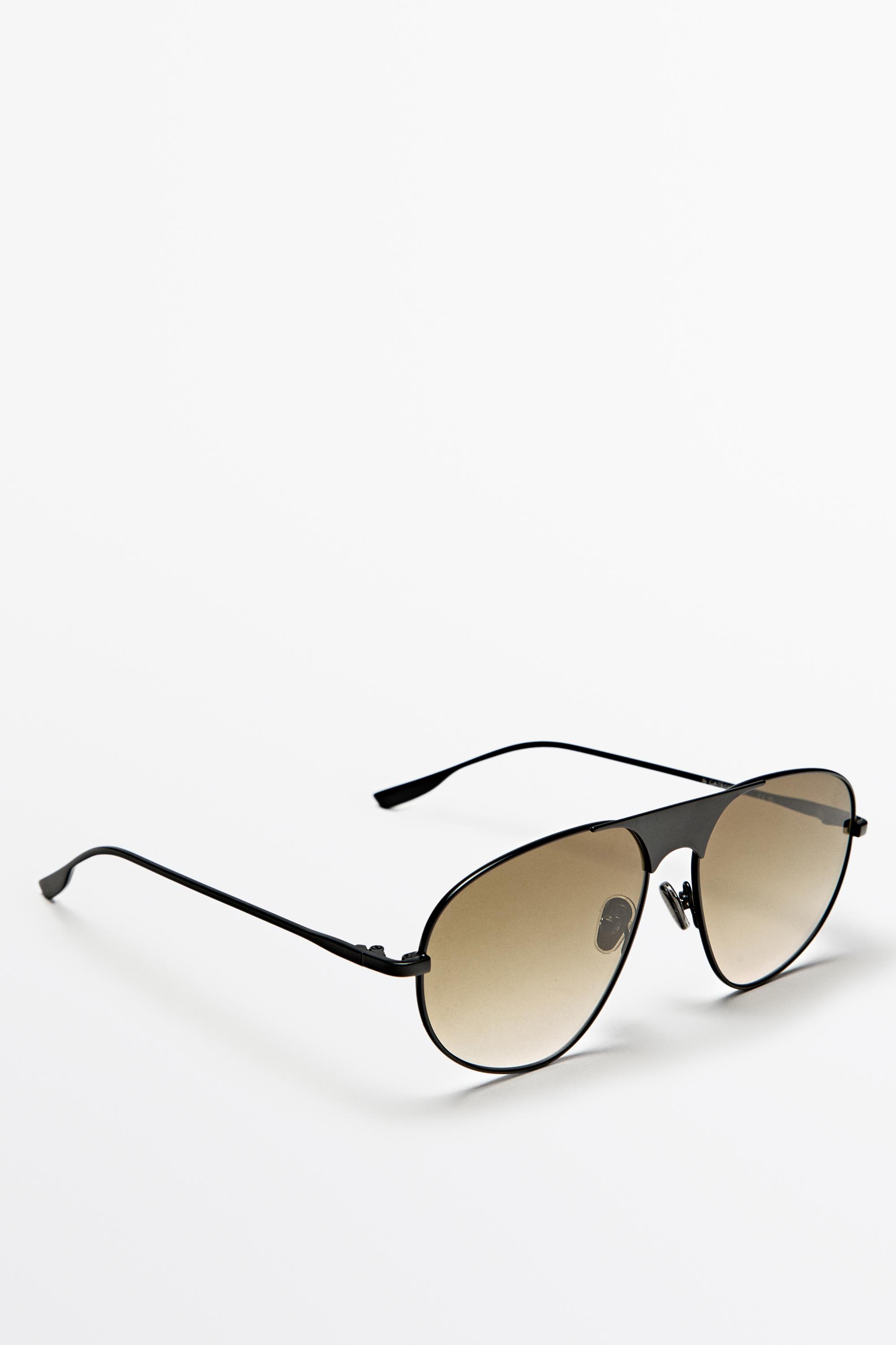 Metal aviator sunglasses