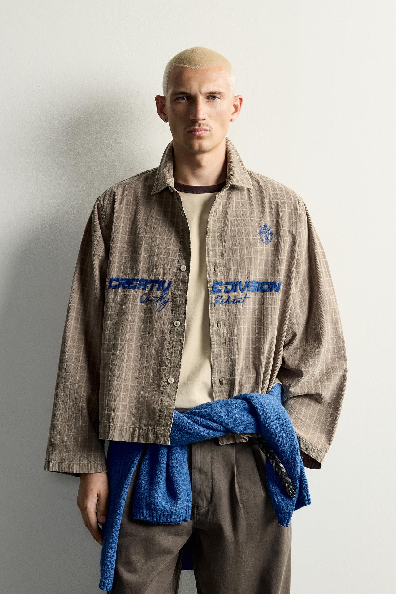 EMBROIDERED TEXT BOXY SHIRT — Brown marl