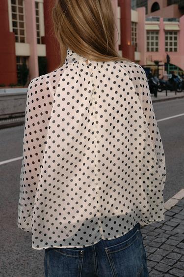 BLOUSE À POIS ET NŒUD - Écru / Noir de Zara - Image 3