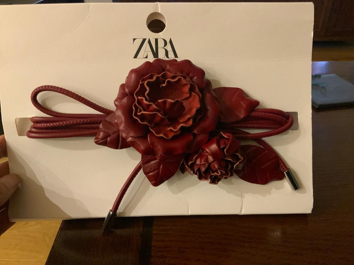 CIRCULAR LEATHER BELT WITH FLOWERS