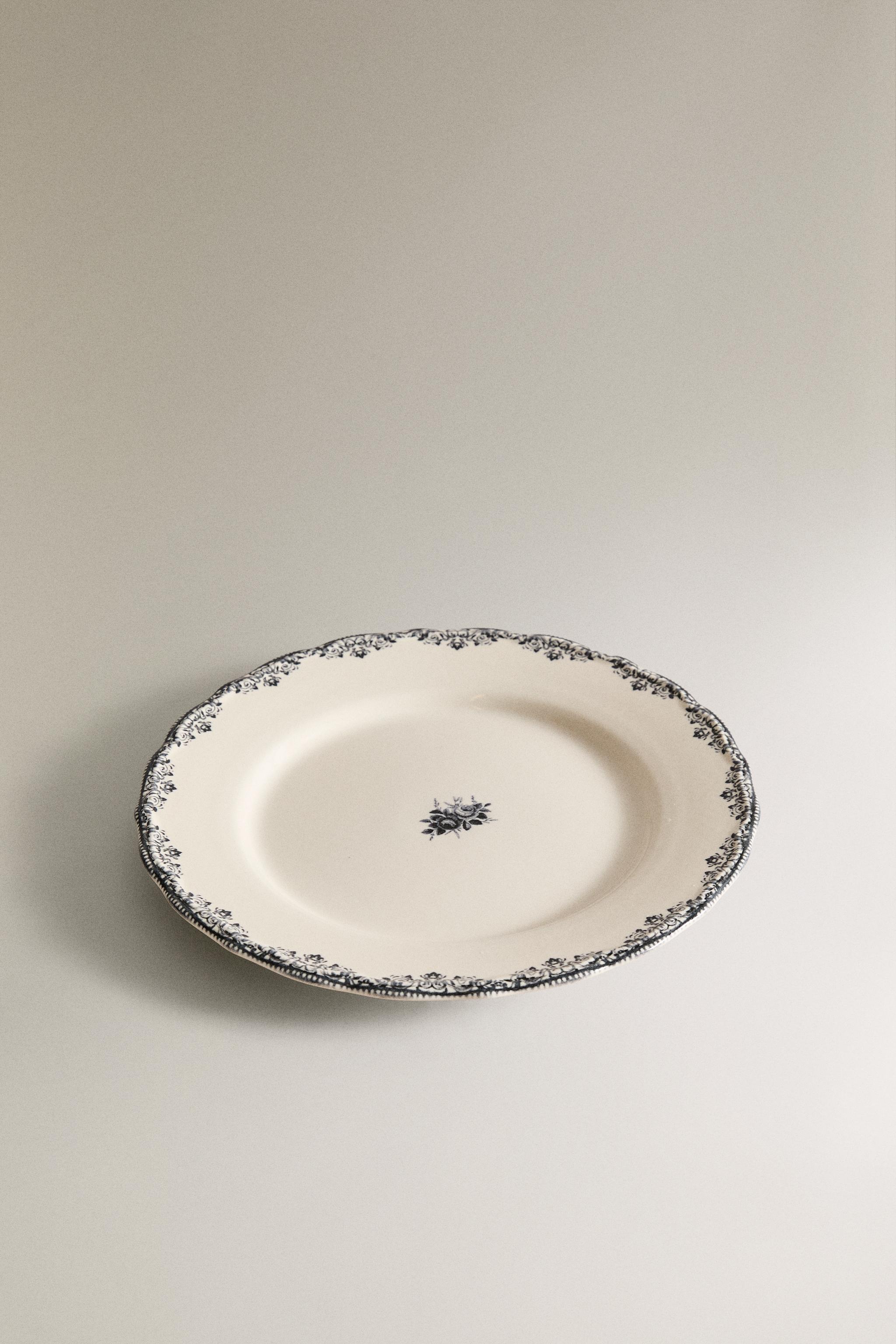 POSITIONED PRINT DINNER PLATE — Blue / Gray
