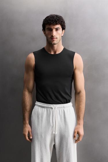 CAMISETA TANK PRIMERA CAPA - Negro de Zara