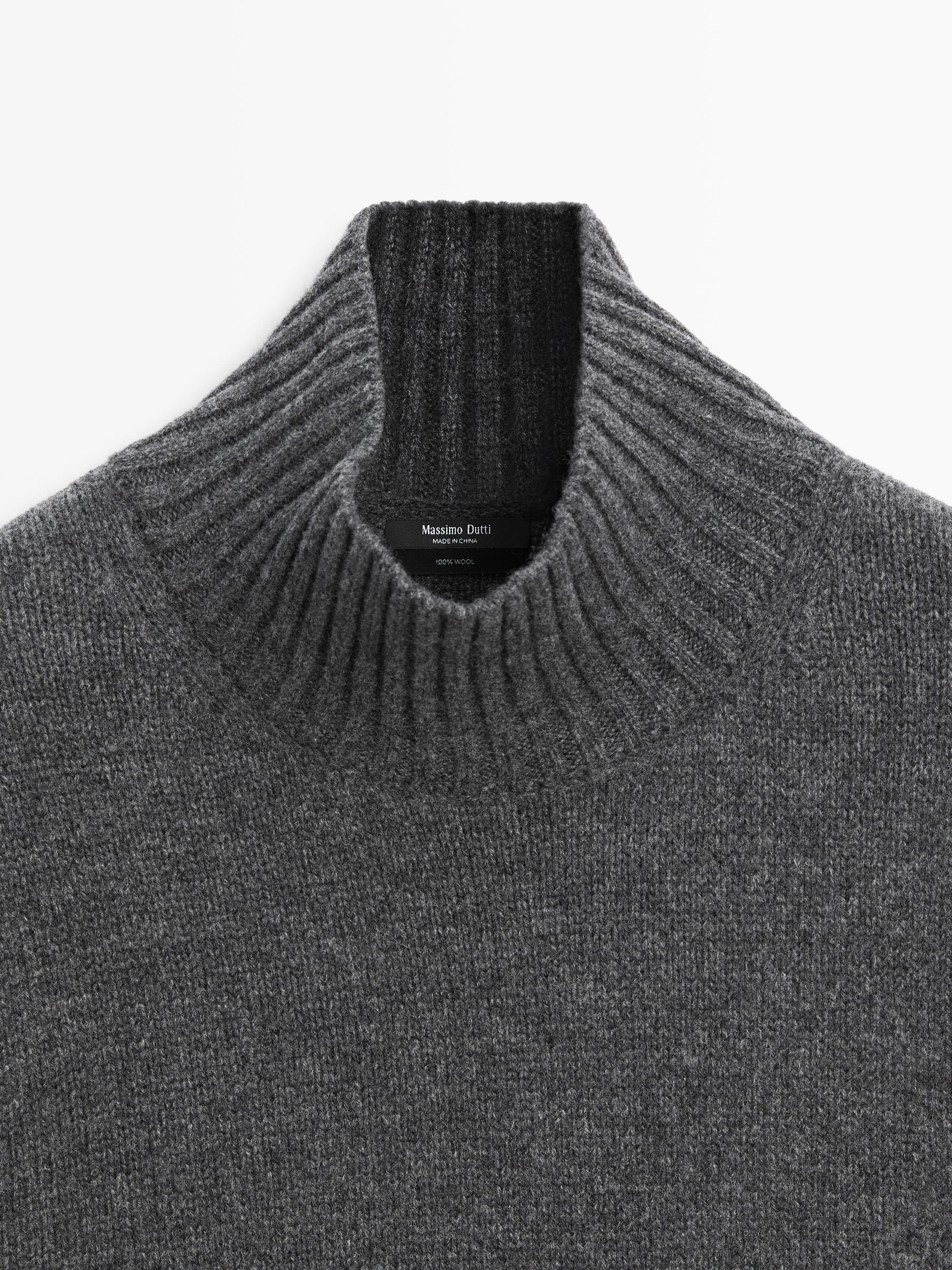 Knit 100% wool turtleneck sweater