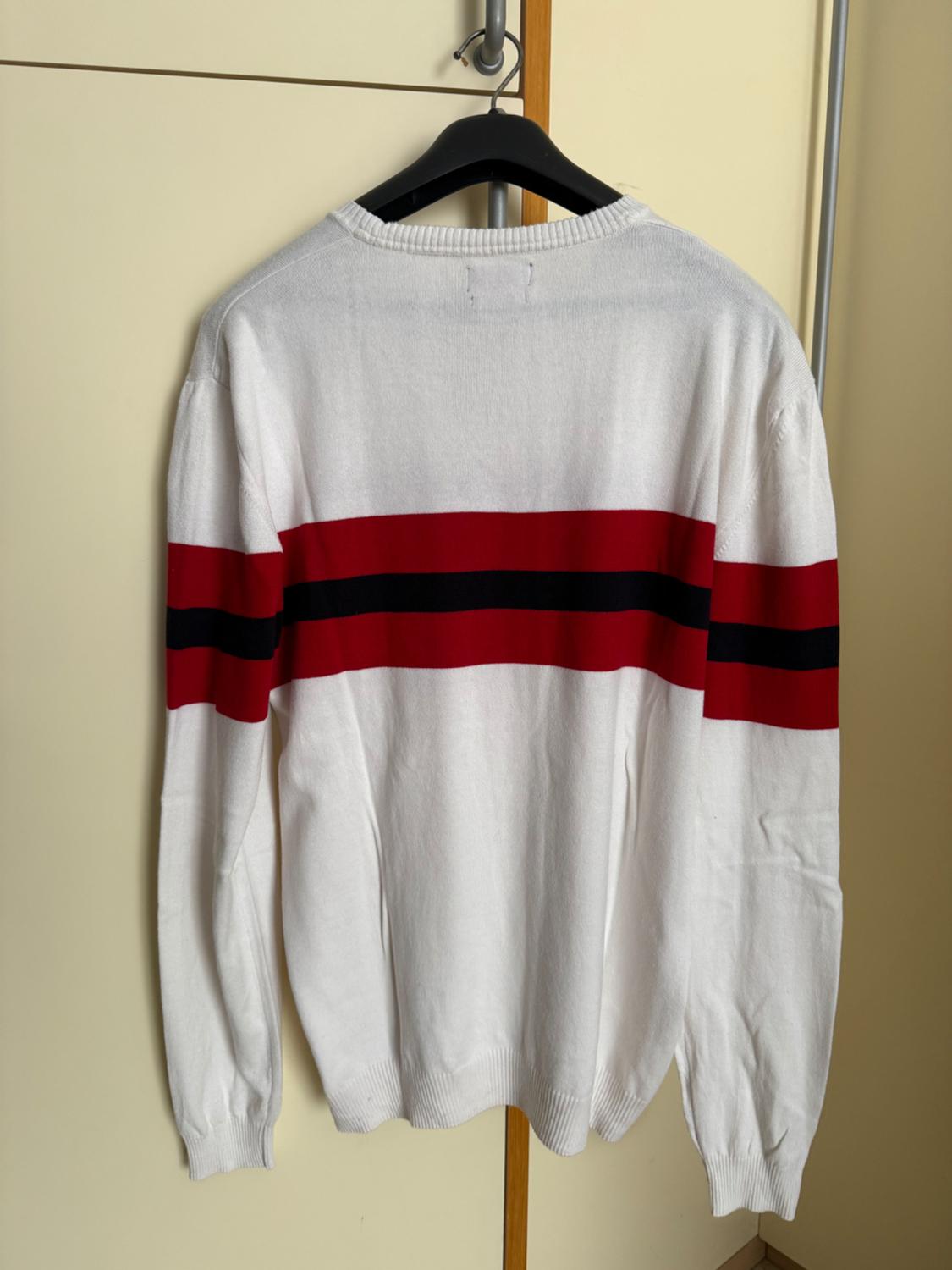 MAGLIONE 100 COTONE, CON FANTASIA ORIZZONTALE ROSSA E NERA. OTTIMA VESTIBILITÀ, OTTIME CONDIZIONI - Image 3